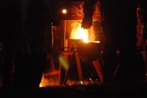 锻造与成形:金属加工两大基石工艺的根本差异