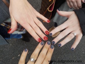 完美美甲背后的科学：SNS 甲油粉如何超越甲油胶与传统指甲油