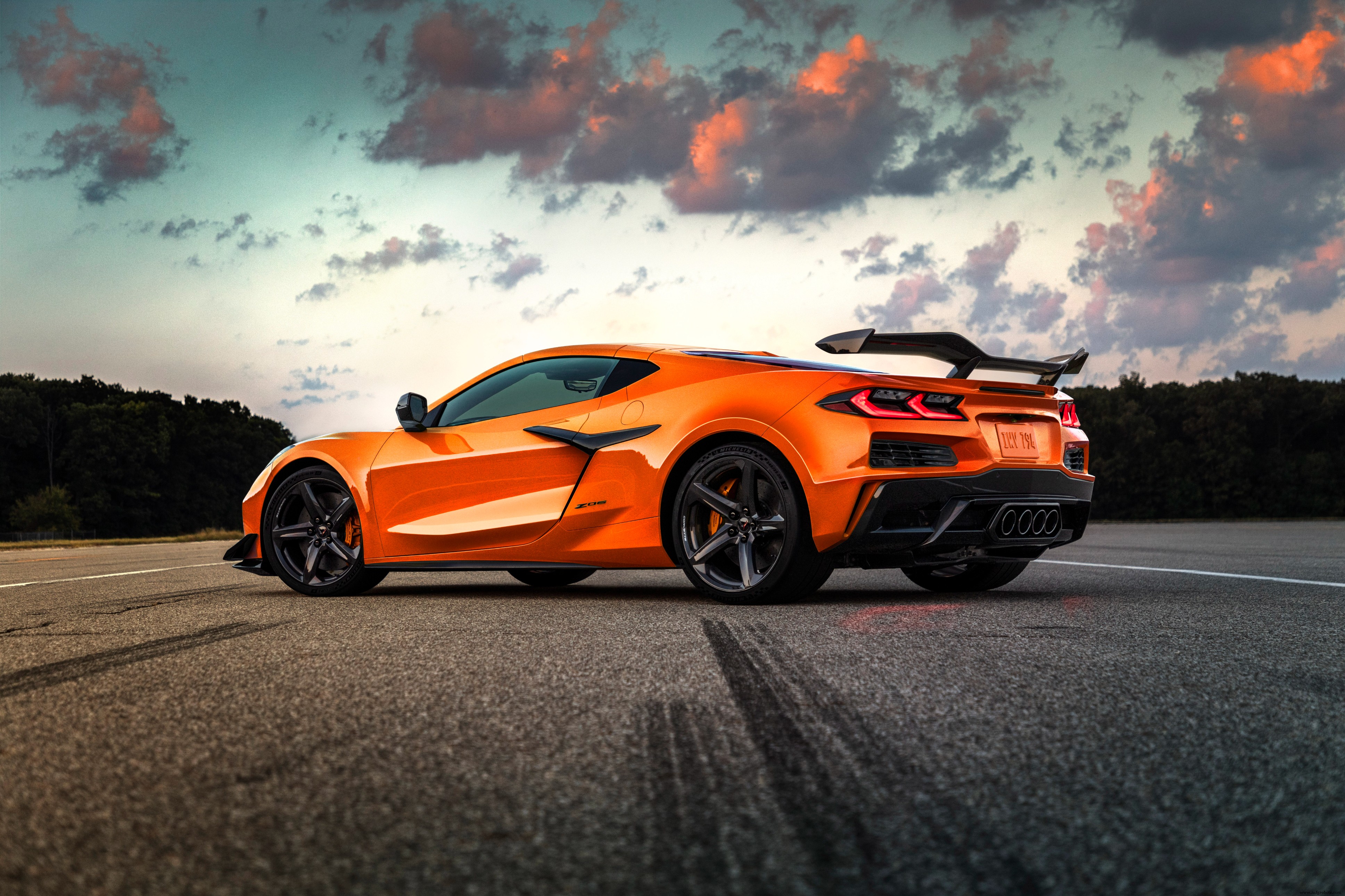 雪佛兰发布2023款Corvette Z06：670马力碳纤维套件加持