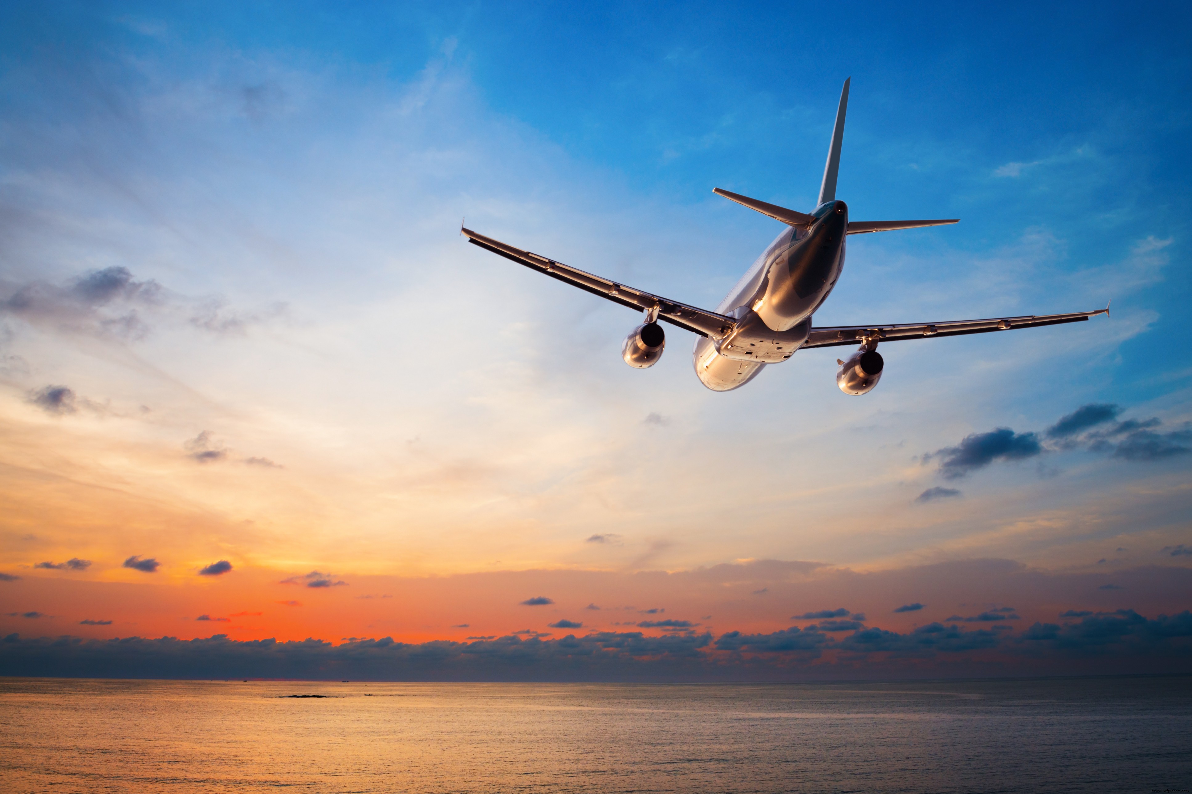 东丽开发新型阻燃CFRP预浸料,材料信息学加速航空航天材料设计