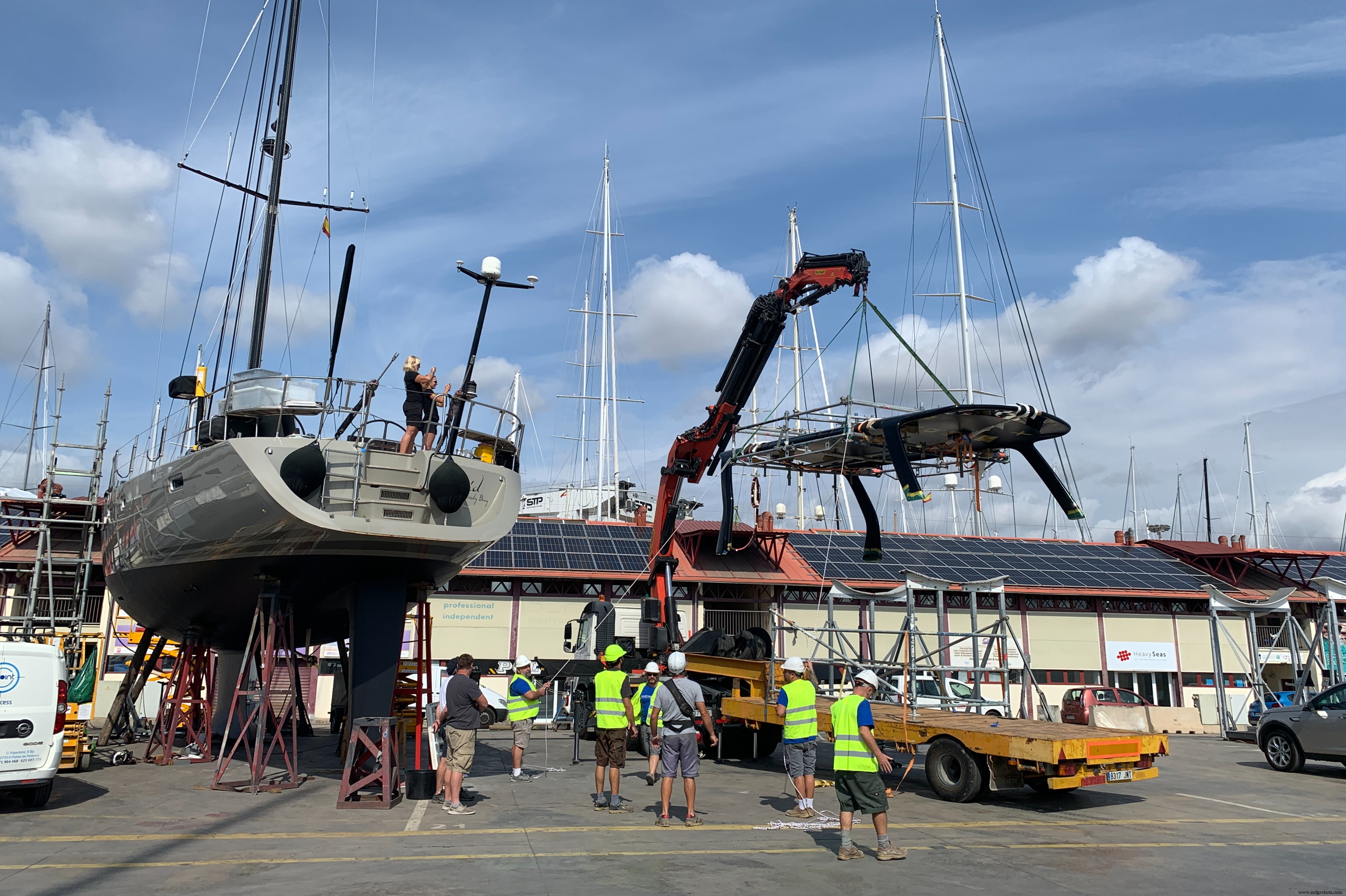 BMComposites 为 22 米 S/Y Intrepid 交付太阳能复合材料遮阳篷