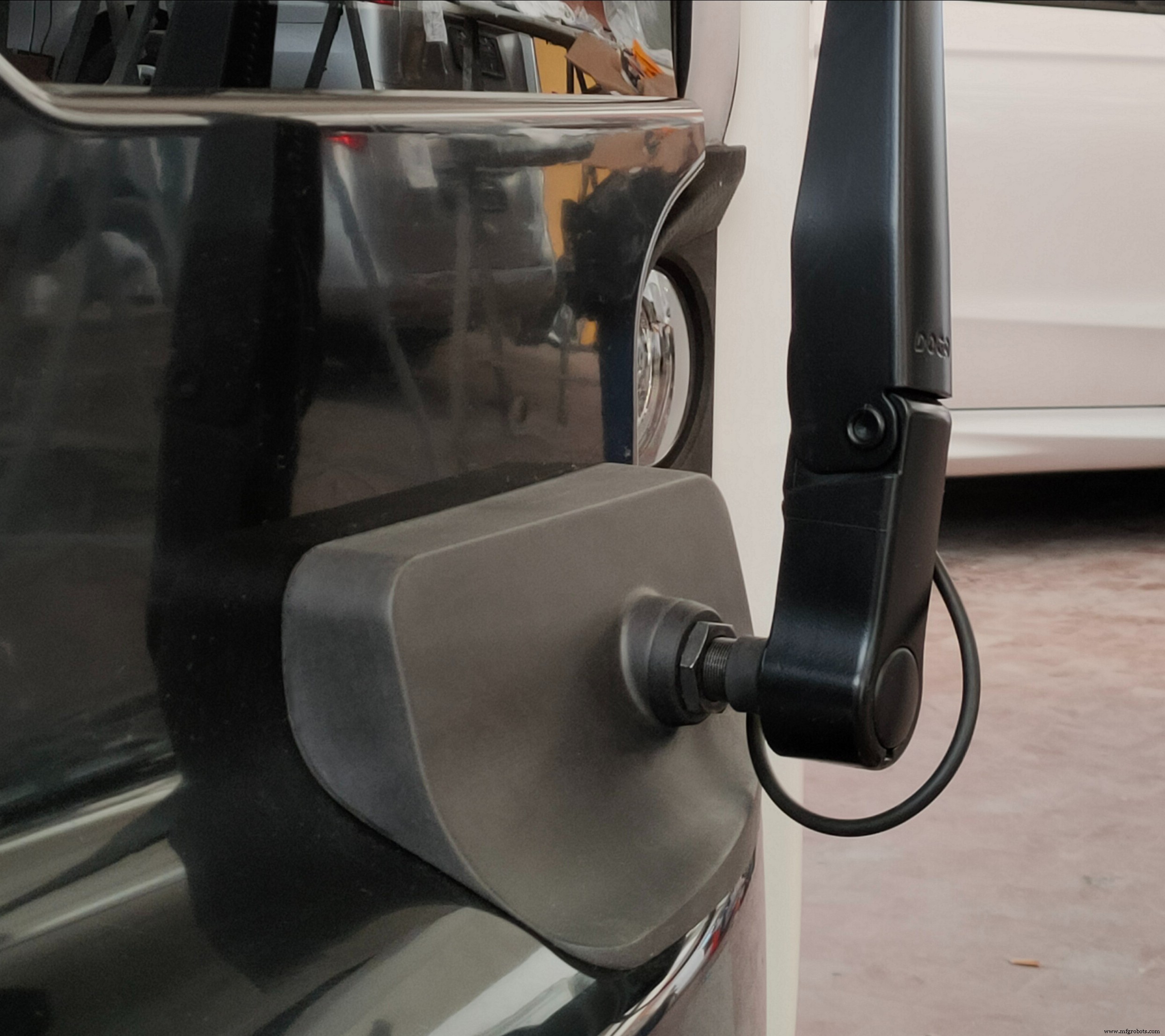 Olli 2.0：Local Motors 自动驾驶电动摆渡车采用 CRP Technology Windform 复合材料