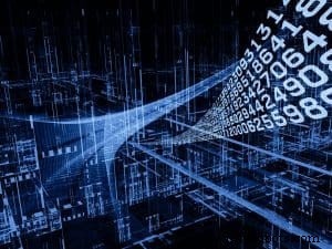 加速分析：边缘、混合与云性能对比