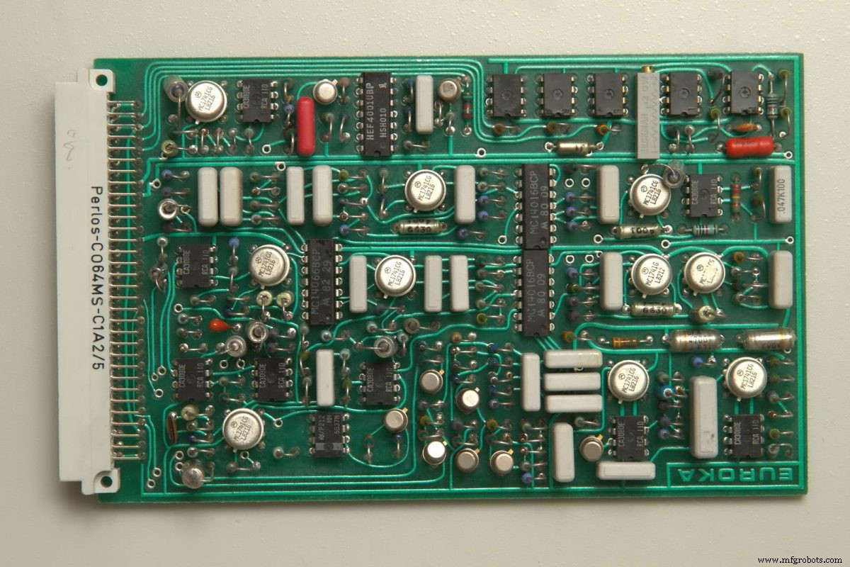 数字 PCB：现代电子系统的基石