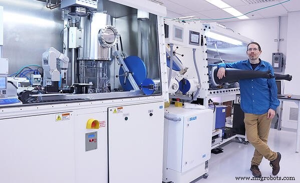 革新太阳能电池研究:蒙特利尔大学自动化智能实验室