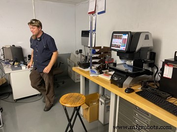 阿米希族经营的CNC机床店:北印第安纳车轴专注马车零件精密制造