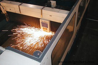 飞行光路激光系统:金属加工的战略性优势